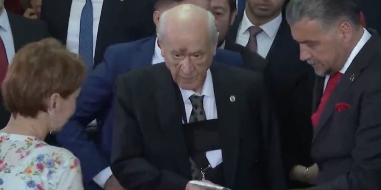 Devlet Bahçeli oyunu kullandı: Yüzündeki morluklar dikkat çekti