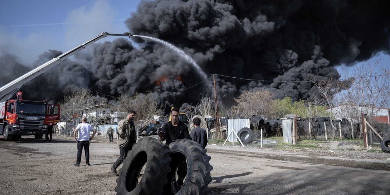 Ankara İvedik Organize Sanayi Bölgesinde yangın