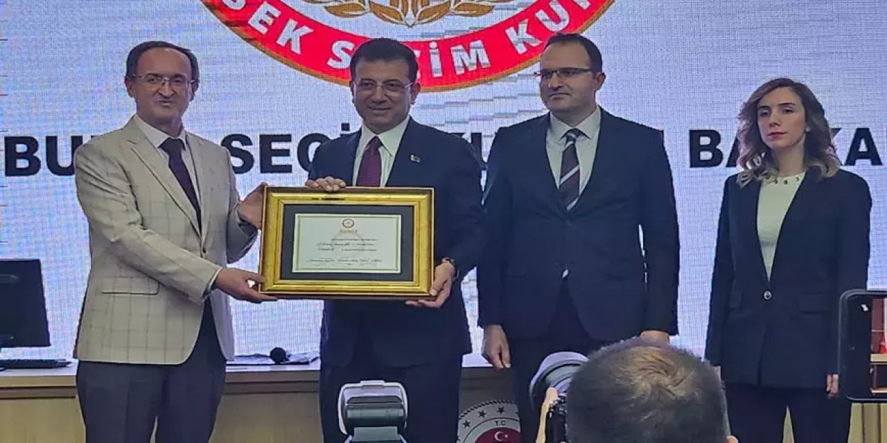 Ekrem İmamoğlu mazbatasını aldı