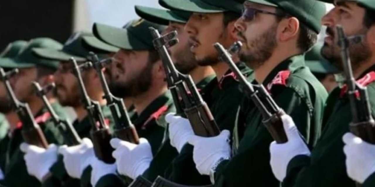 İran'da 3 bölgeye saldırı: 18 militan 10 asker öldü
