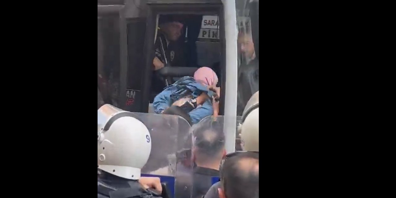 Taksim'de 'İsrail ile ticari anlaşma' protestosuna ters kelepçeli gözaltı