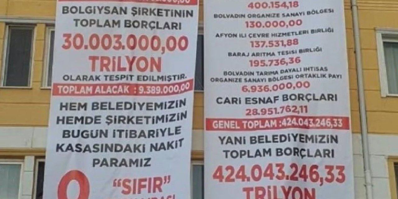 MHP'li yeni başkan AKP'li eski başkanın bıraktığı borçları afiş yaptırdı