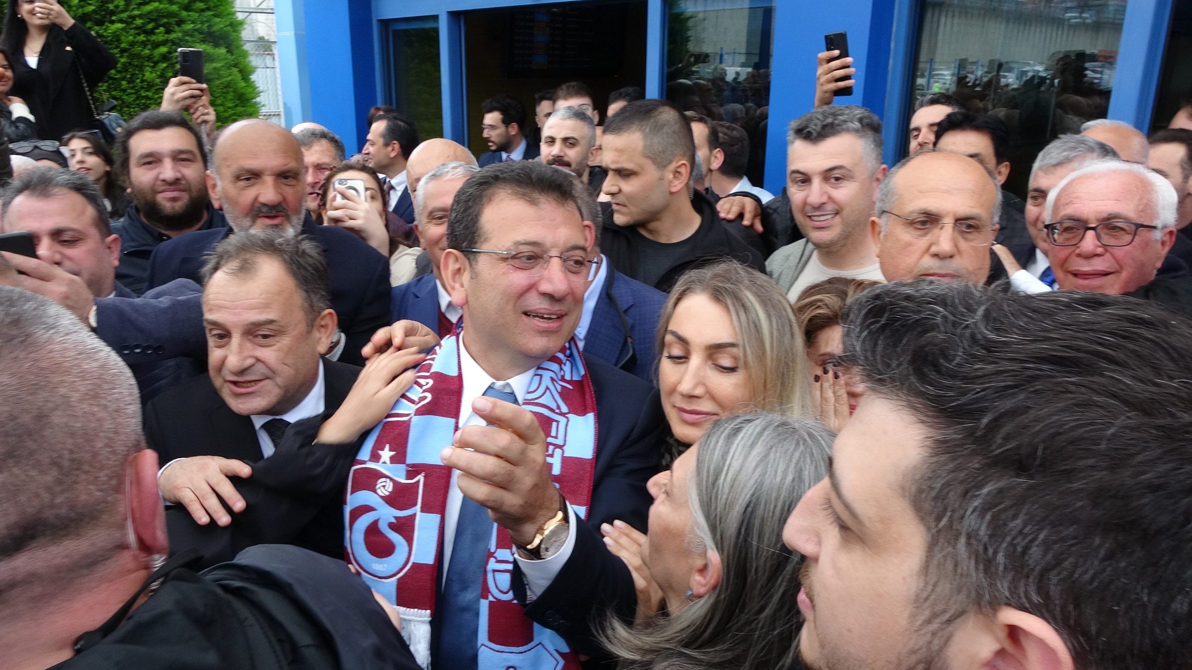 Ekrem İmamoğlu'na Trabzon'da yoğun ilgi