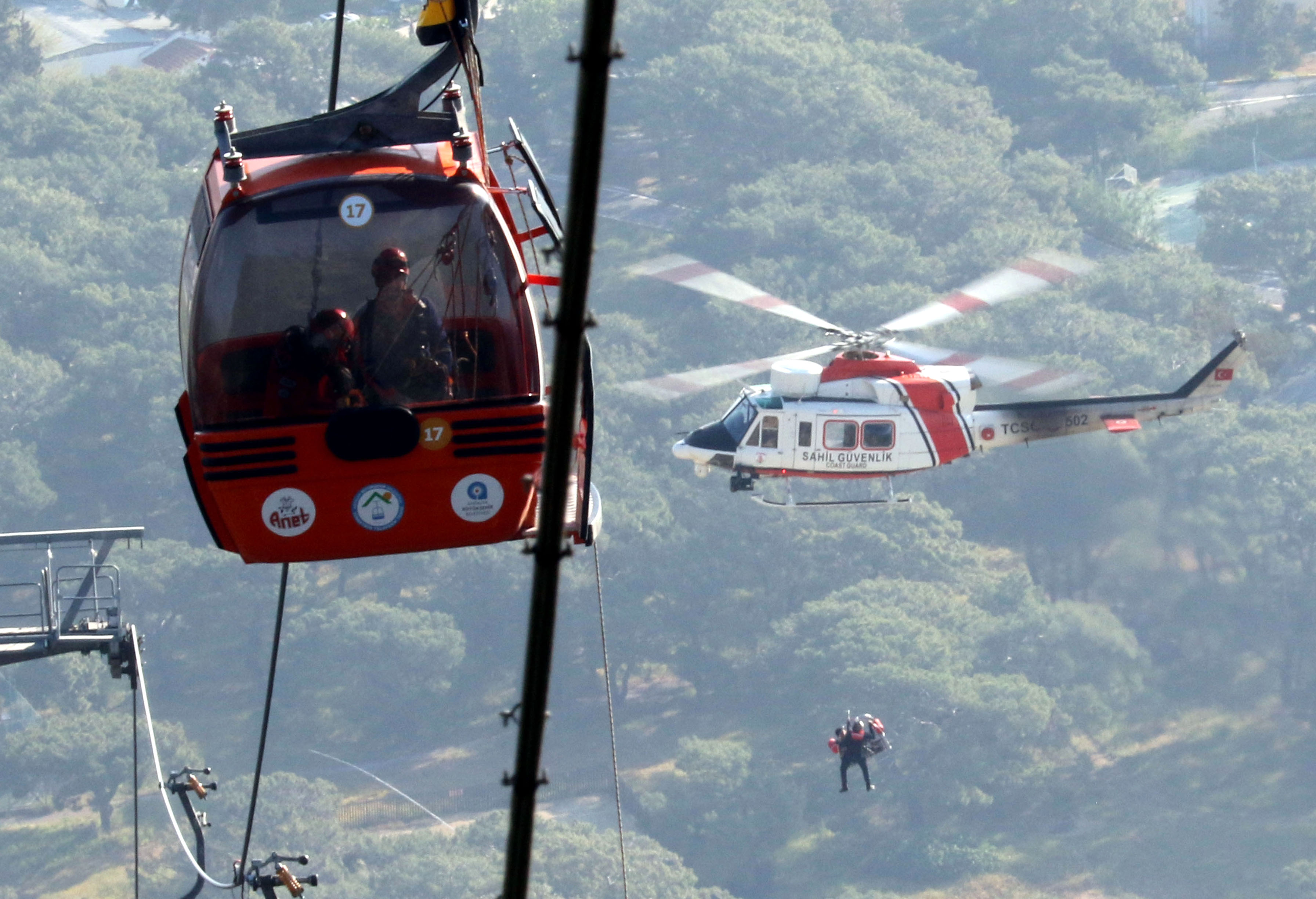 Antalya'da teleferikte mahsur kalanlardan 137 kişi kurtarıldı