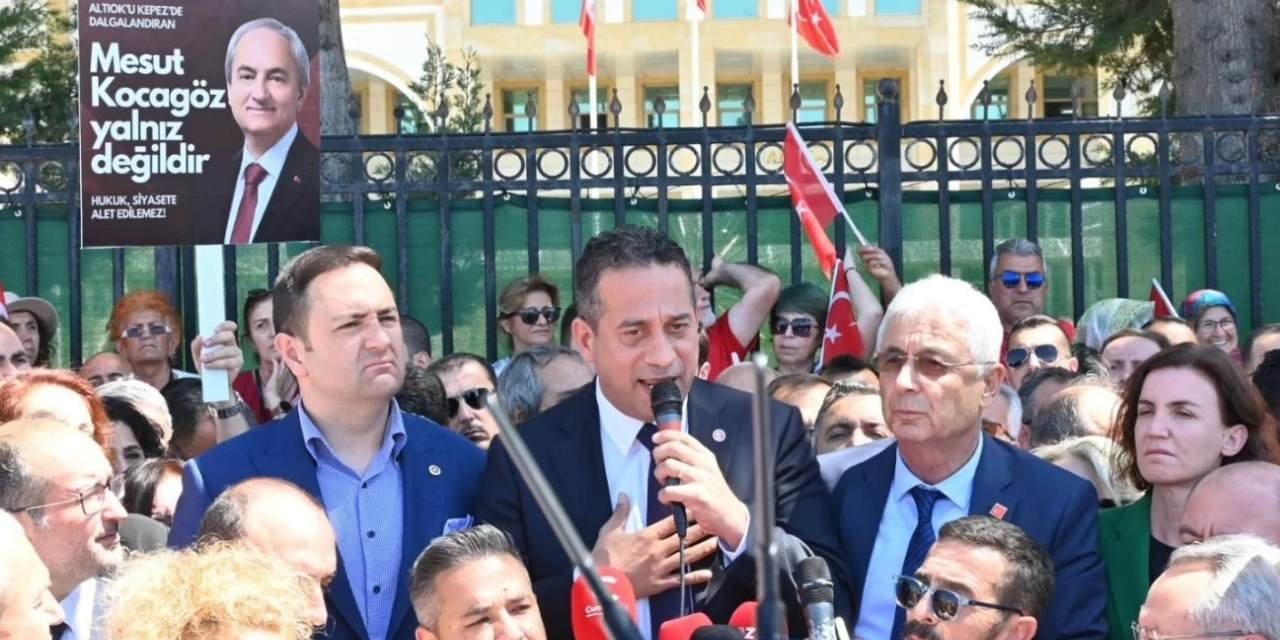 CHP heyeti Antalya Adliyesi önünde: Belediye başkanımız hukuksuz şekilde tutuklu