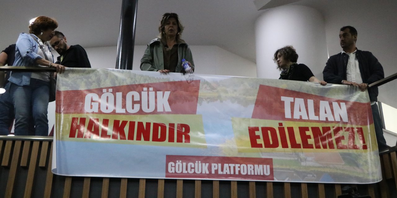Tanju Özcan'ın eşi de belediyeye karşı protesto eylemine katıldı
