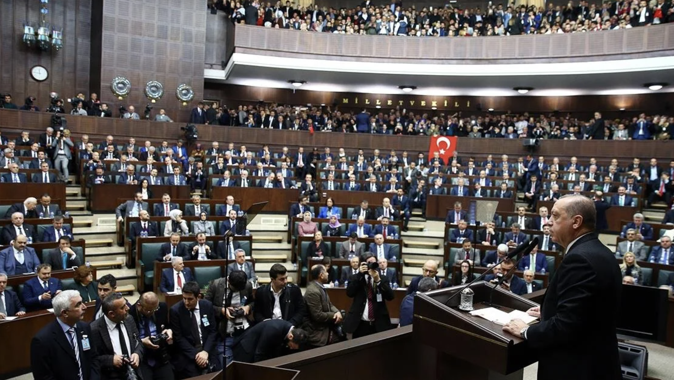 Erdoğan'ın eski metin yazarı: AKP'de istifa etmesi gerekenler görevde kalabilmek için kamu kaynaklarıyla PR yapıyor