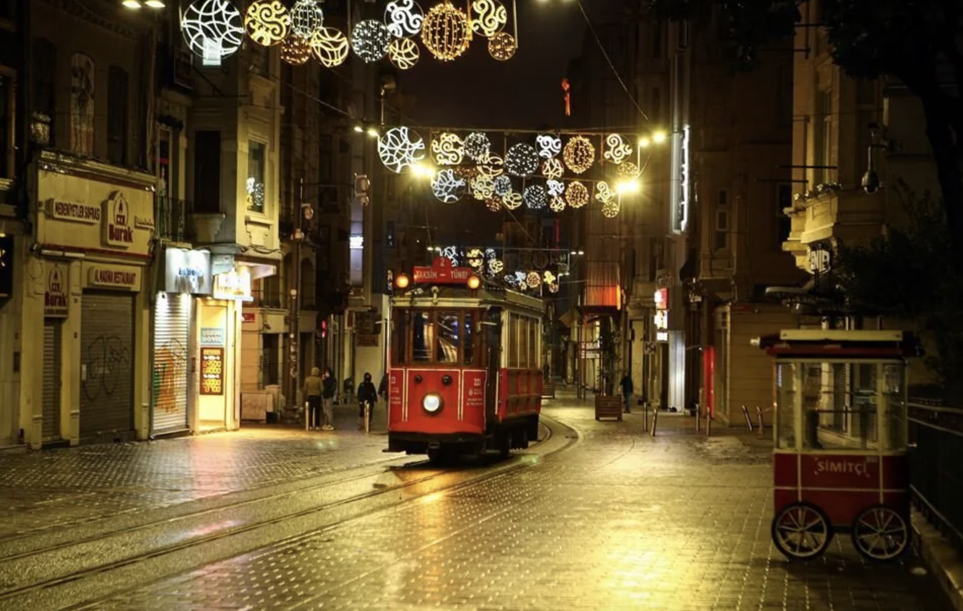 Nostaljik tramvaylar gidiyor, İstiklal Caddesi'nde şarjlı tramvay dönemi başlıyor