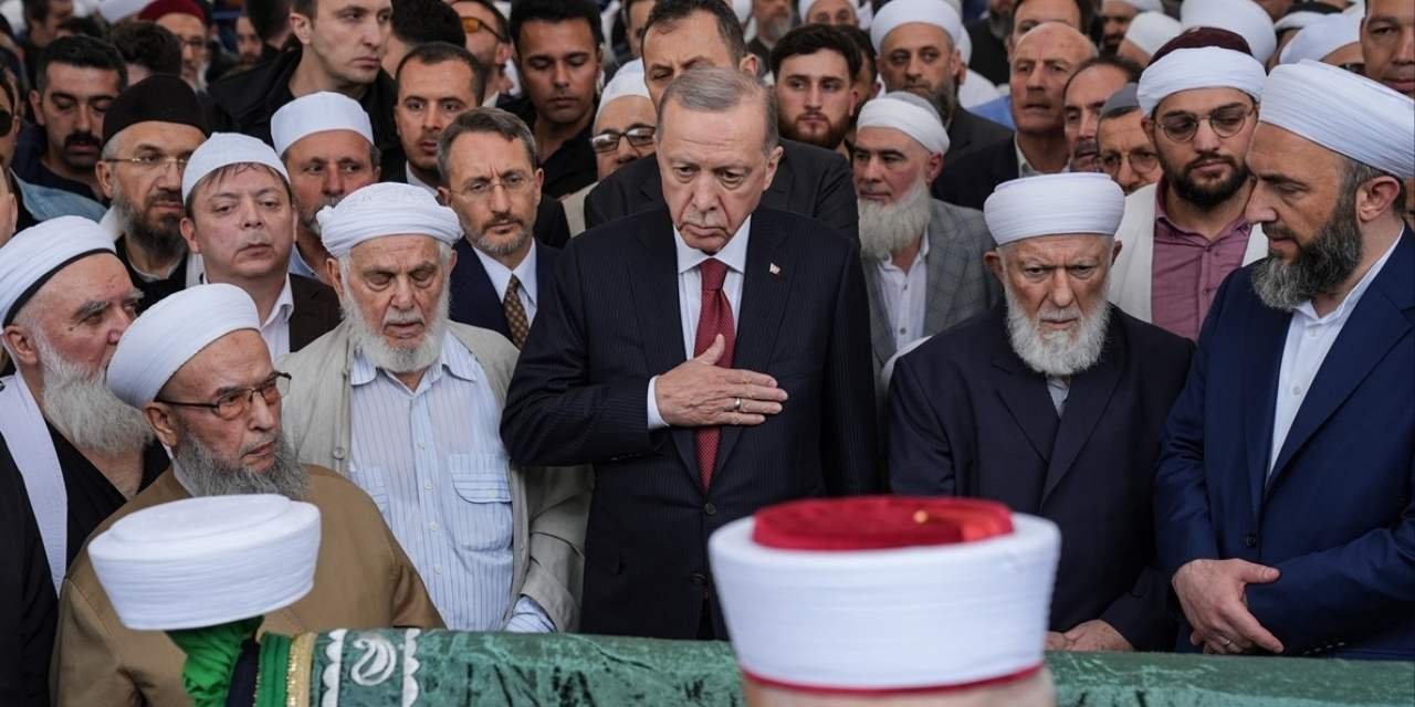 Erdoğan, İsmailağa Cemaati'nin lideri Hasan Kılıç'ın cenaze törenine katıldı