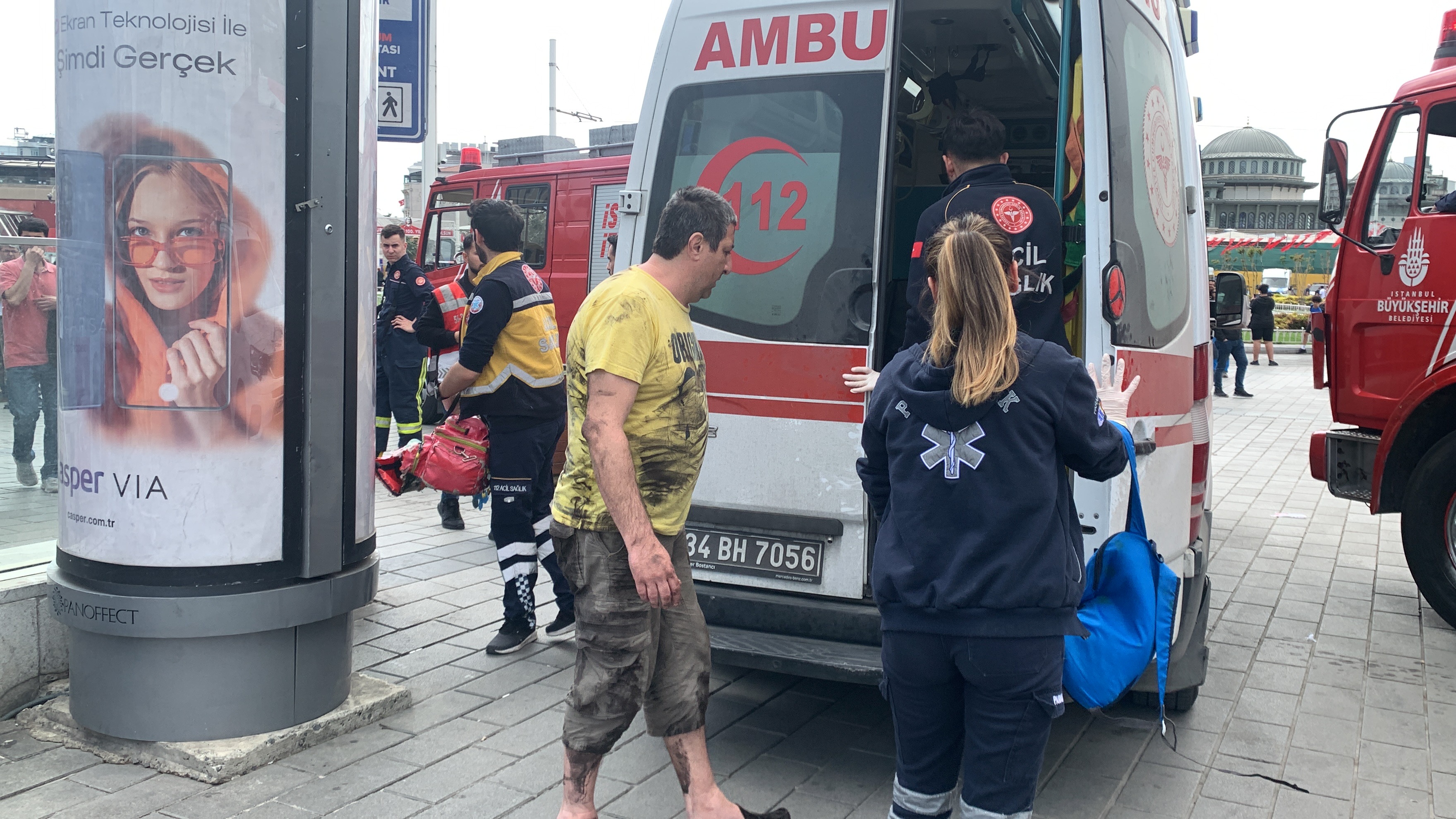 Taksim metrosunda intihar girişimi: Metronun altından yara almadan kurtarıldı