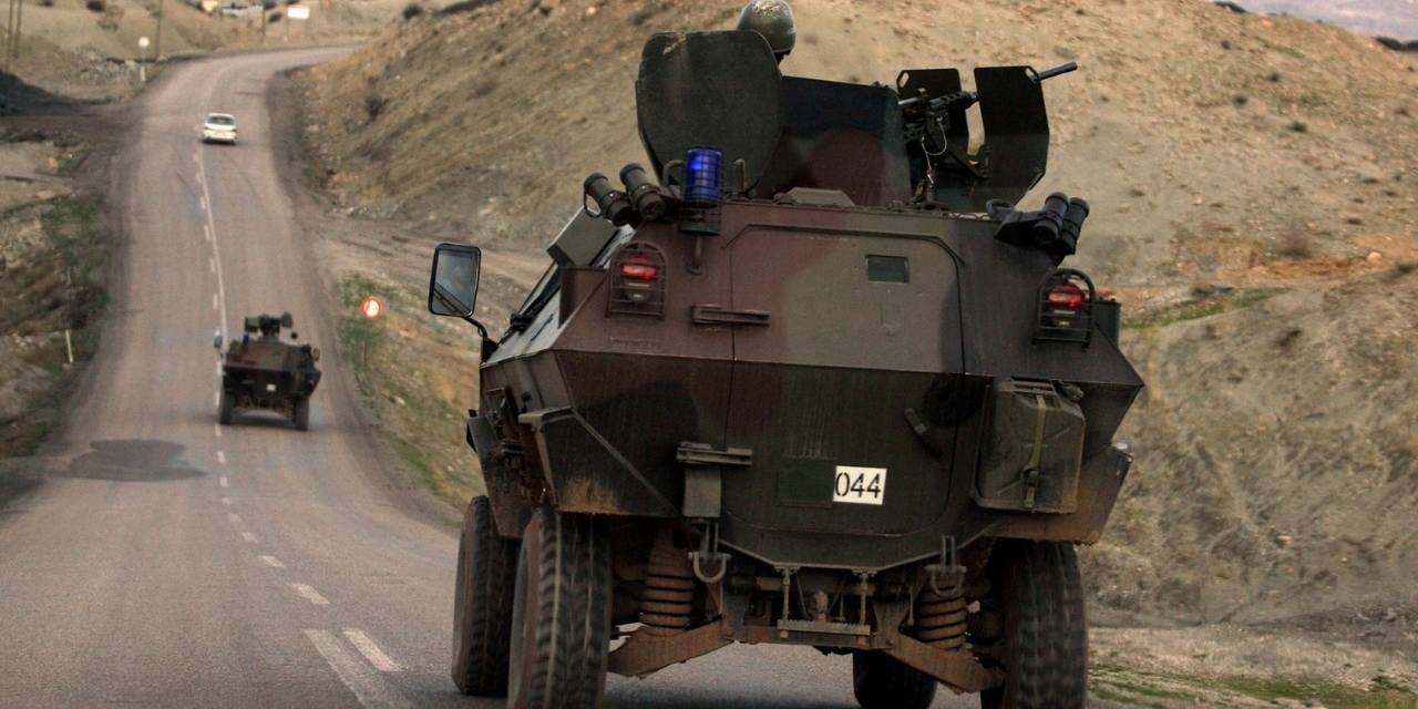 Şırnak'ta askeri araç devrildi: 2 asker yaşamını yitirdi, 2 asker yaralandı