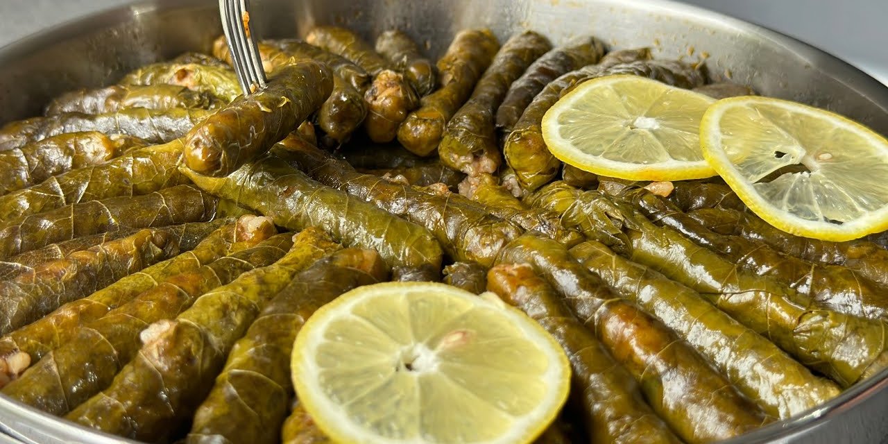 İzmir usulü yapıldığında daha lezzetli oluyor. Sarmaya lezzet katan pişirme önerisi