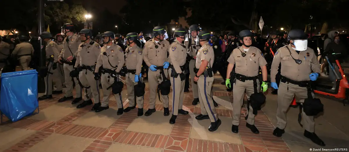 UCLA'da polis ile göstericiler arasında gerilim sürüyor
