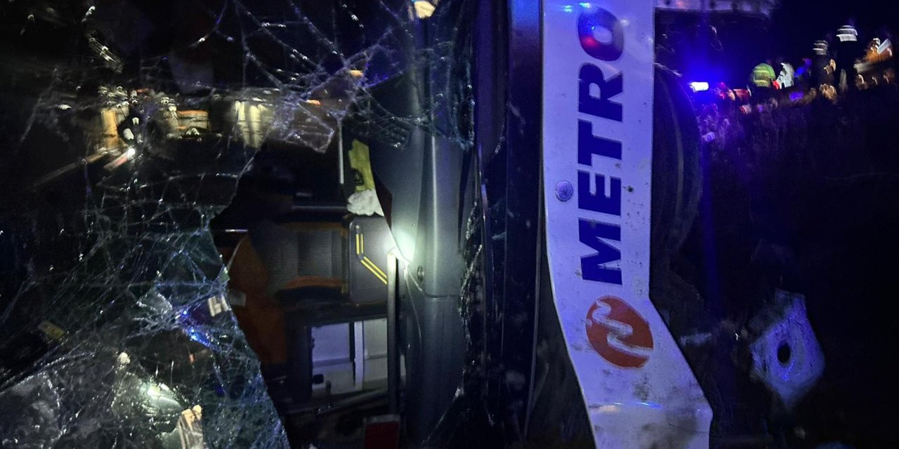 Sürücü uyudu, otobüs şarampole yuvarlandı: 2 kişi hayatını kaybetti