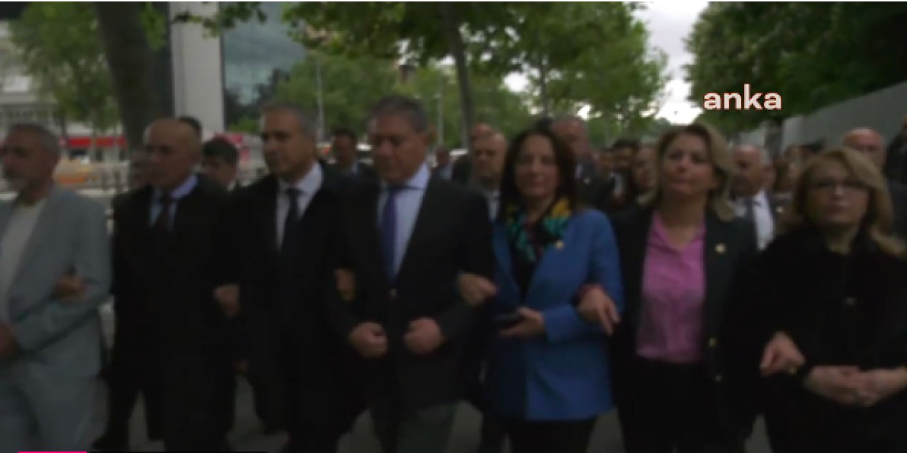 CHP Milletvekilleri Milli Eğitim Bakanlığı'na yürüyor