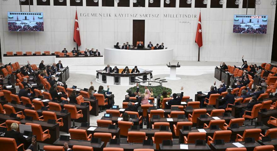 Meclis'te Kürtçe tartışması: 'Kürtçe konuşulduğunda mikrofon kapatılmalı'