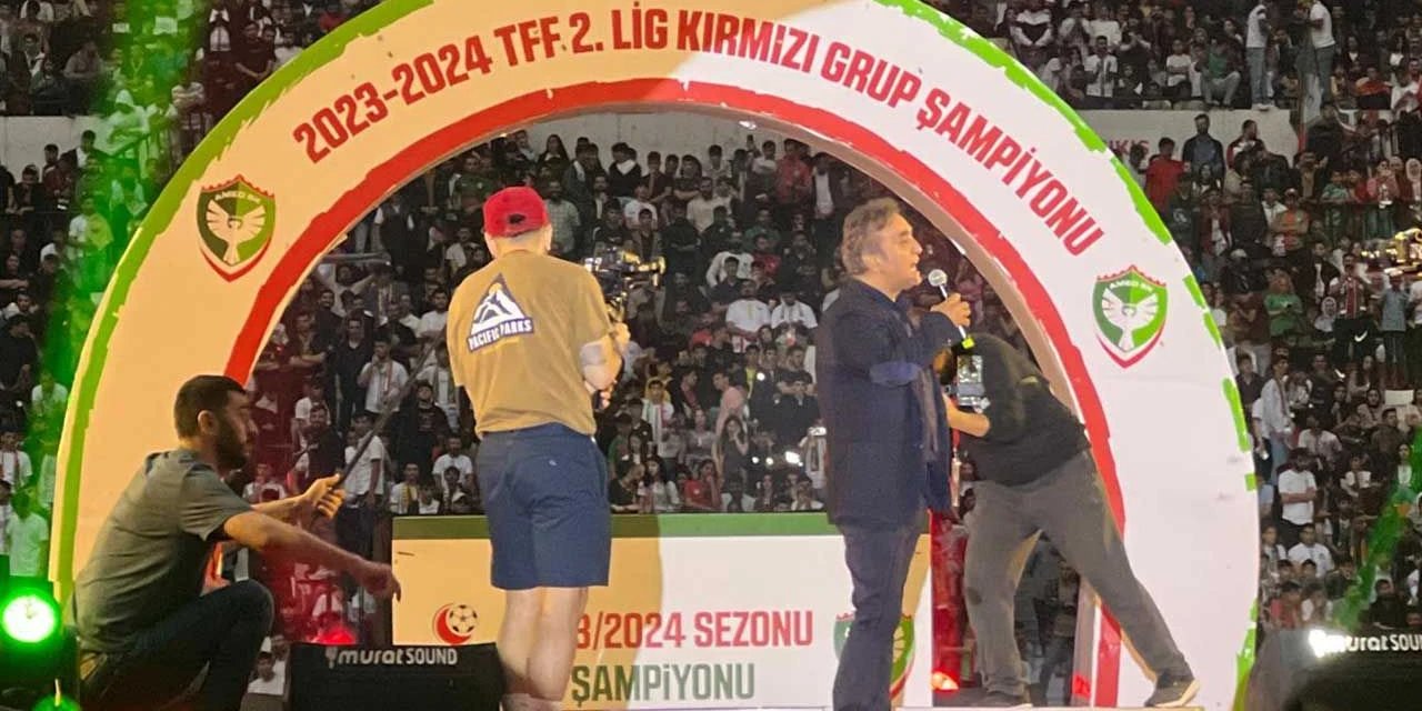 Amedspor Başkanı'ndan kupa töreninde Demirtaş'a teşekkür