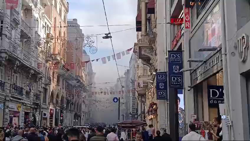 İstiklal Caddesi'nde yangın