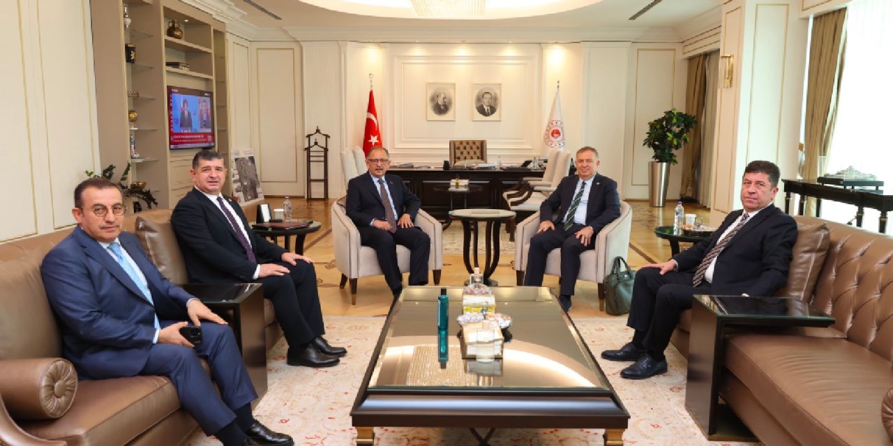 CHP Genel Başkan Yardımcısı Zeybek ve Bakan Özhaseki görüştü: Belediyelerin borçları, su sorunu, İller Bankası gündemdeydi