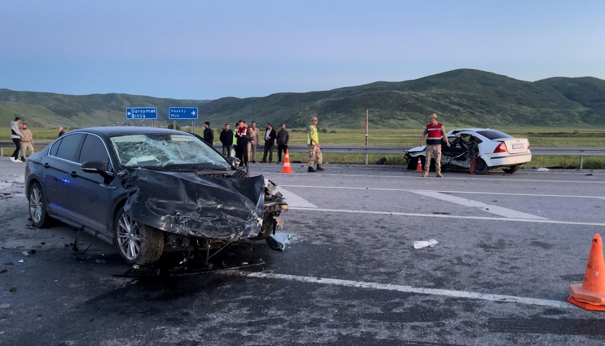 Muş – Bitlis karayolunda 2 otomobil çarpıştı: 3 ölü, 5 yaralı