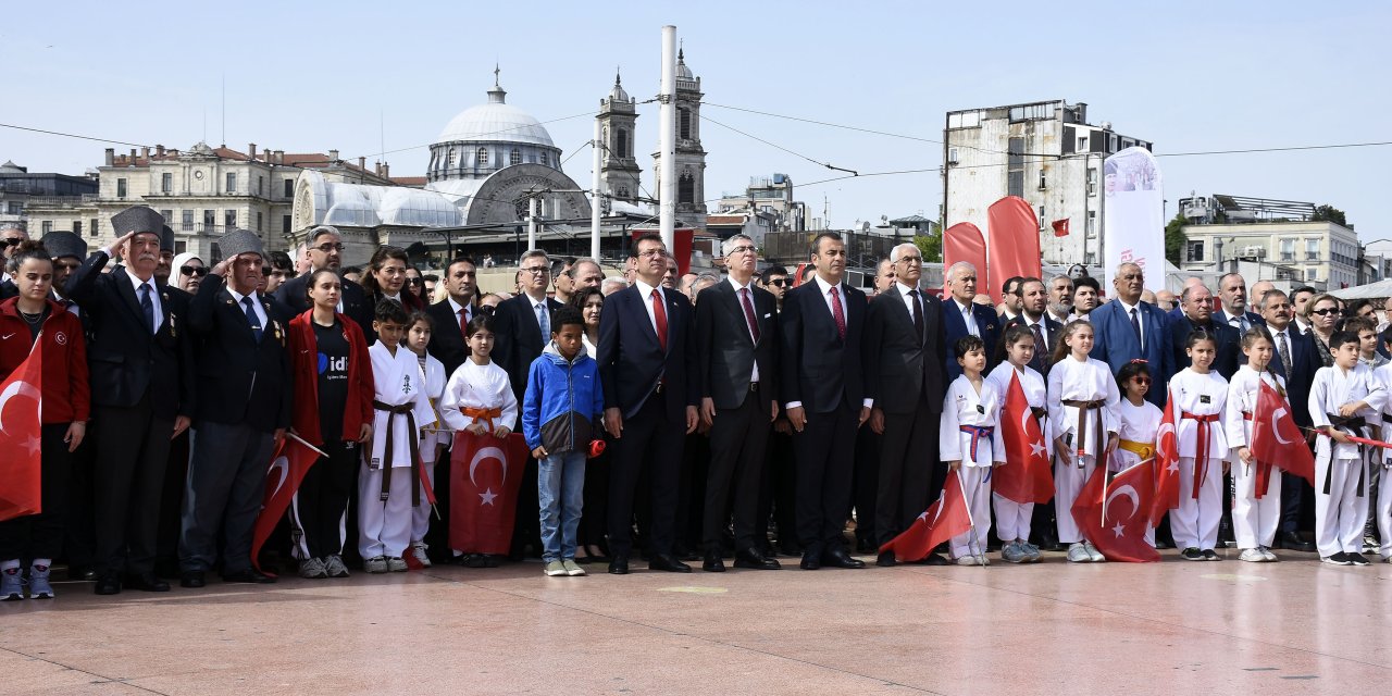 Taksim'de 19 Mayıs Atatürk'ü Anma Gençlik ve Spor Bayramı töreni