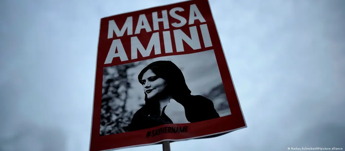 Mahsa Amini: İran'da başörtüsü baskısının sembolü