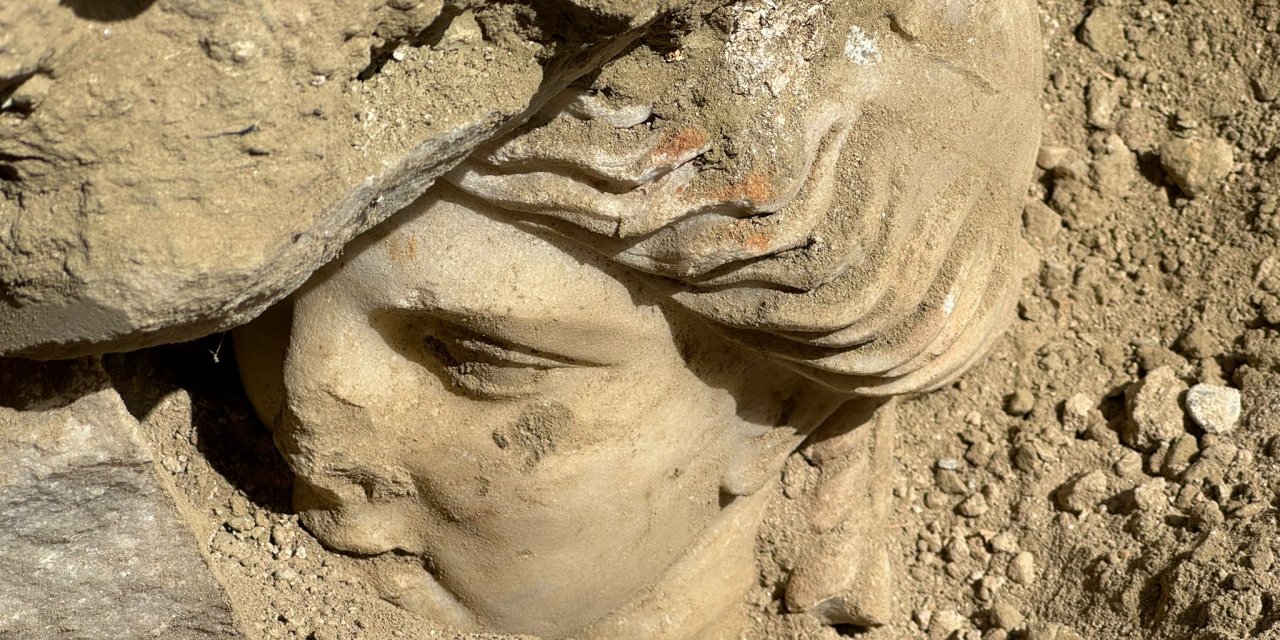 Laodikya'da 'Hygieia' heykelinin başı bulundu: 2100 yıl sonra gün ışığına çıkarıldı