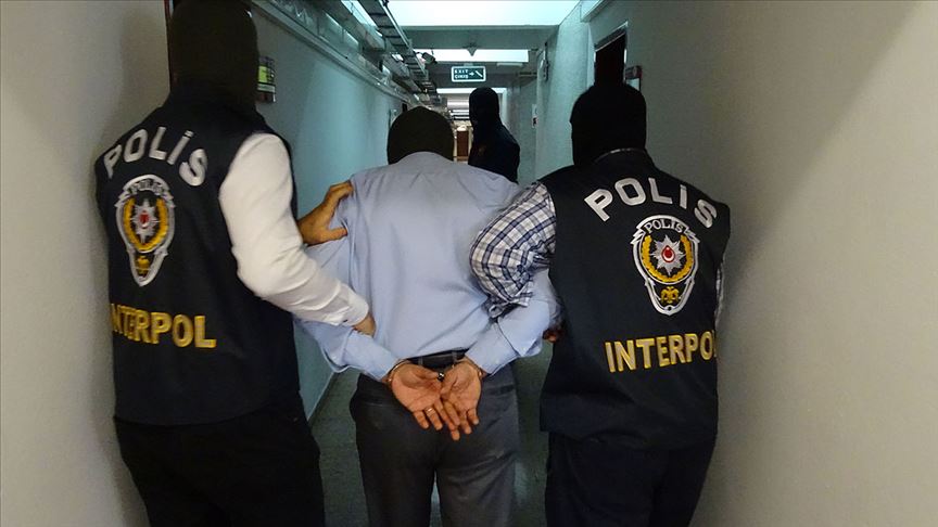 Bakan Yerlikaya duyurdu: Interpol'ün aradığı 2 kişi İstanbul'da yakalandı