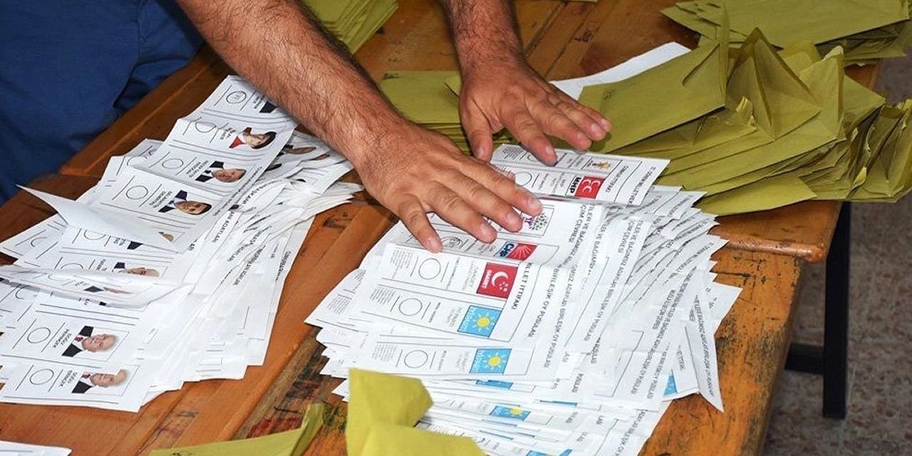 Metropoll anketi: CHP, AKP ile arayı açıyor