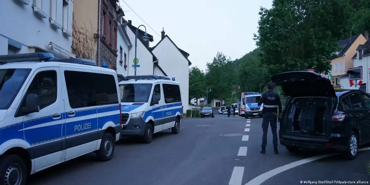 Almanya'da aşırı sağcı konsere polis engeli