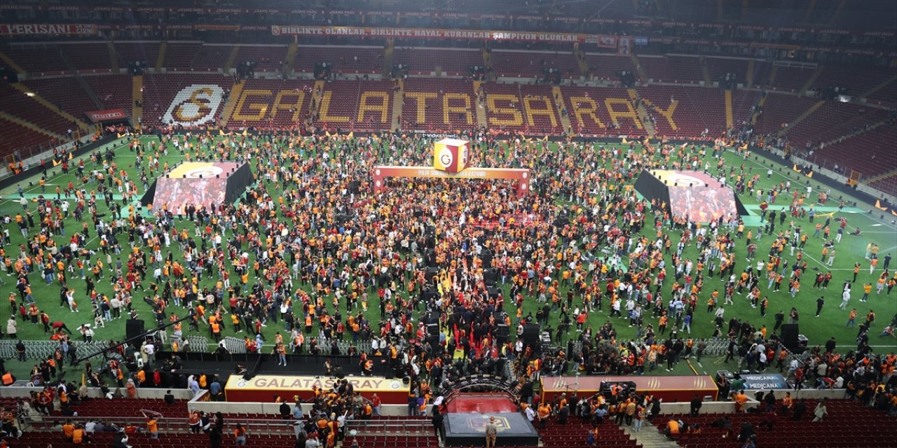 Galatasaray'dan üç kupalı kutlama