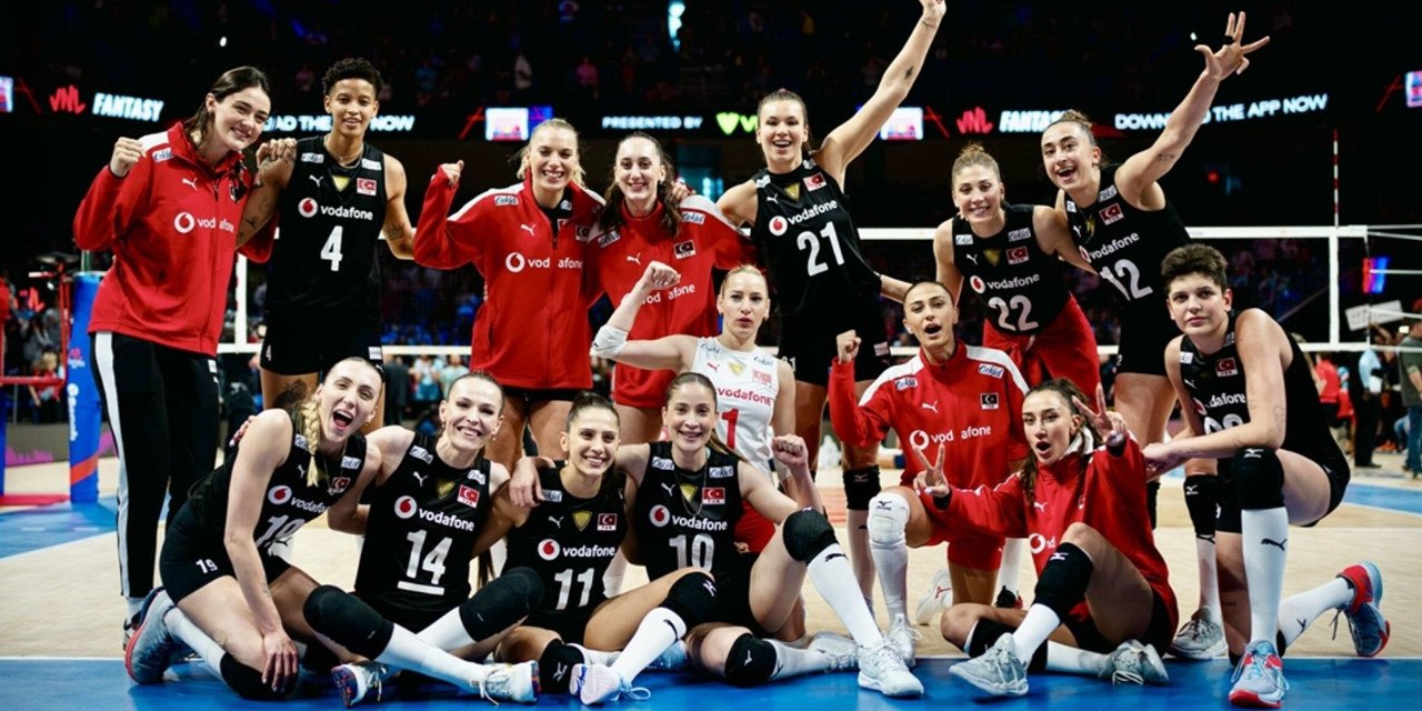 4 takımı deviren Milli Voleybolcular, Businness ile döndü