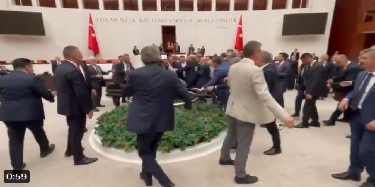 Meclis'te DEM ve AKP vekilleri arasında yumruklu kavga