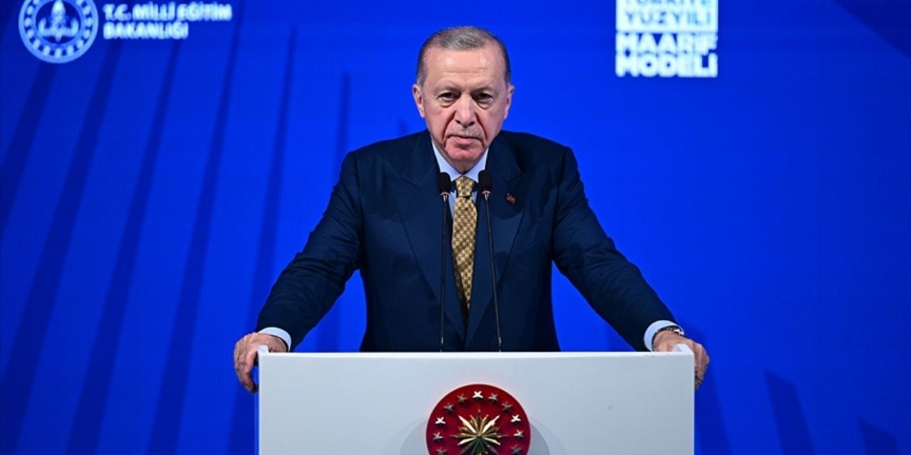 Erdoğan'ın gündemi yine "cinsiyetsizleştirme belası"