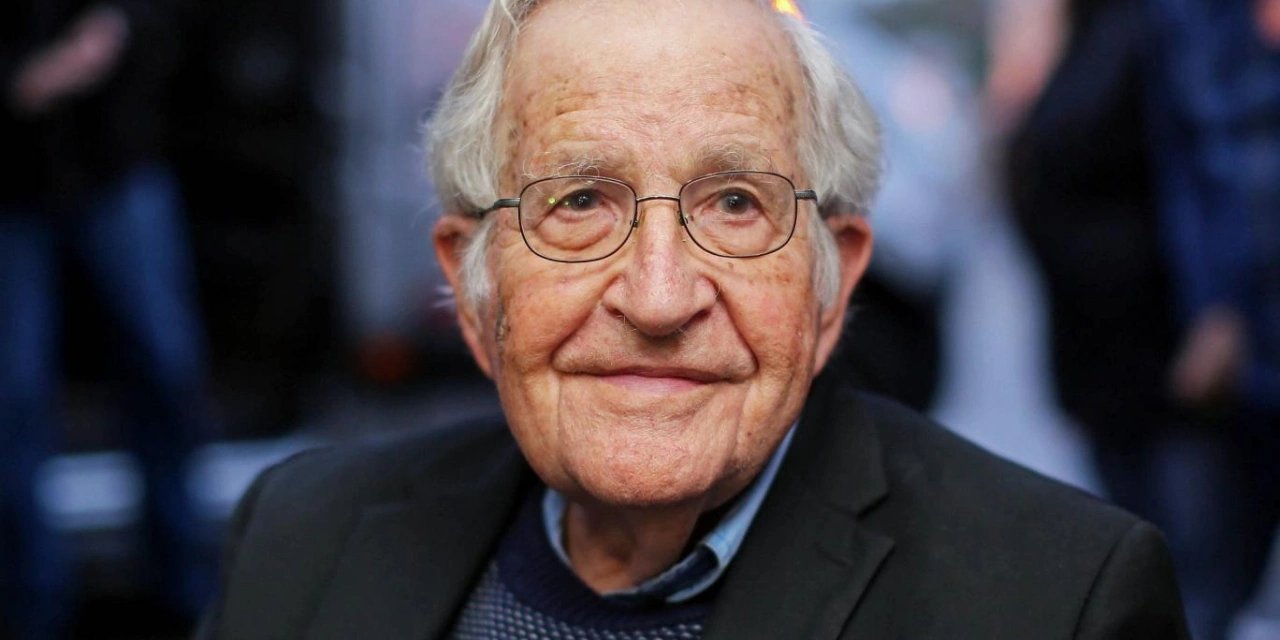 Yüzyılın en büyük düşünürlerinden Noam Chomsky artık konuşamıyor