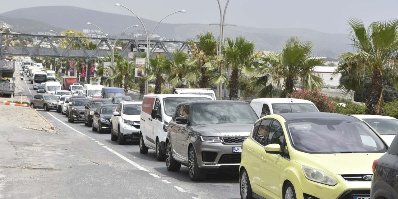 Bodrum'a akın var: 2 günde 45 binden fazla araç giriş yaptı