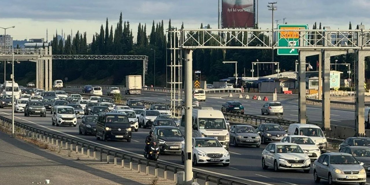 İstanbul çıkışlarında bayram yoğunluğu: Trafik durdu