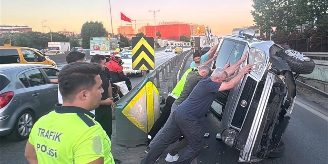 Bayrampaşa'da trafik kazası: 3 yaralı