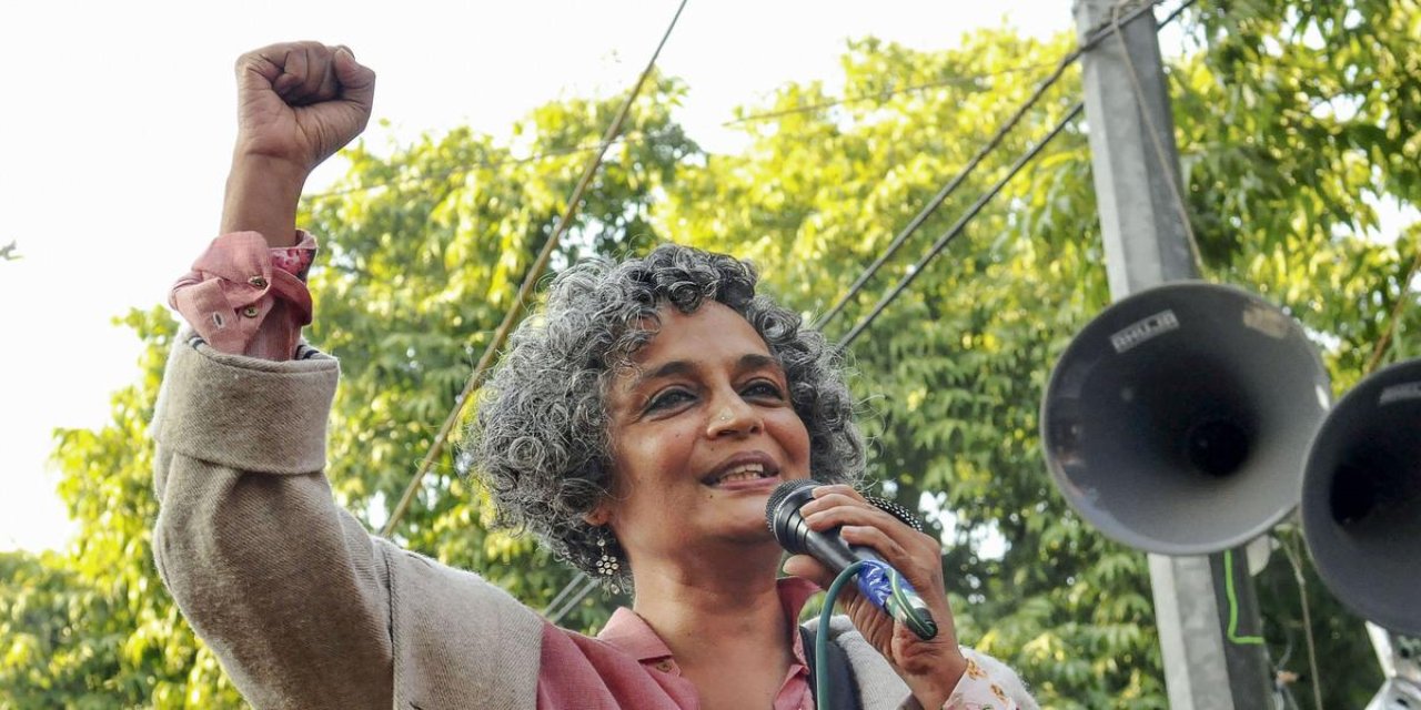 Yazar Arundhati Roy’a 14 yıl önceki konuşması yüzünden dava açılıyor