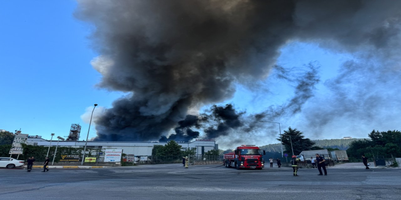 Tuzla'daki yangın diğer fabrikalara da sıçradı, patlamalar oluyor