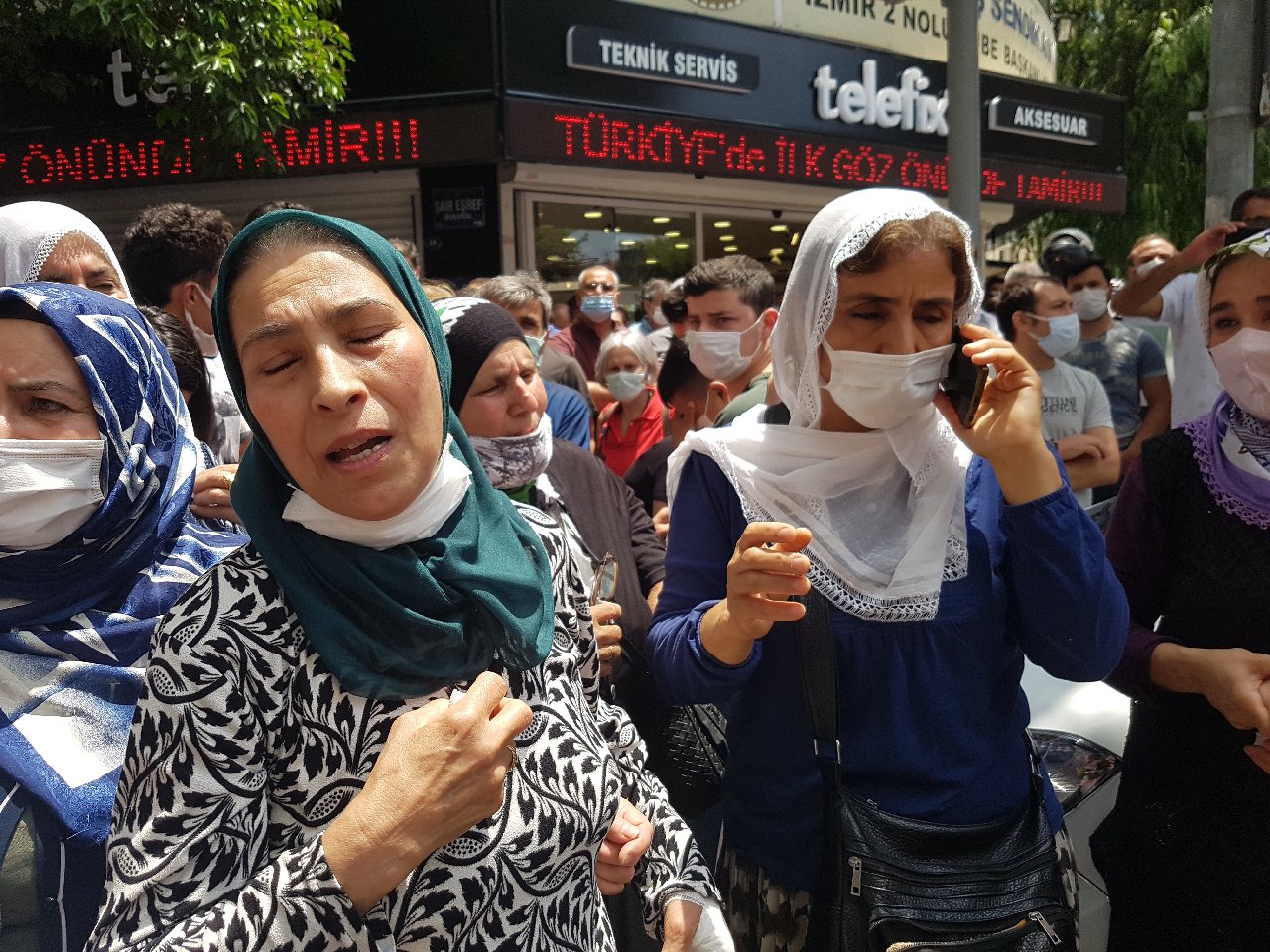 HDP saldırısında öldürülen Deniz Poyraz'ın annesi: "Suçsuz yere kızımı öldürdüler"