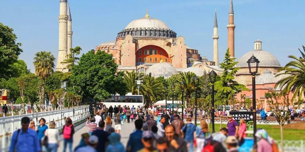 Türkiye'ye, 2024'ün ilk 5 ayında yaklaşık 18 milyon turist geldi