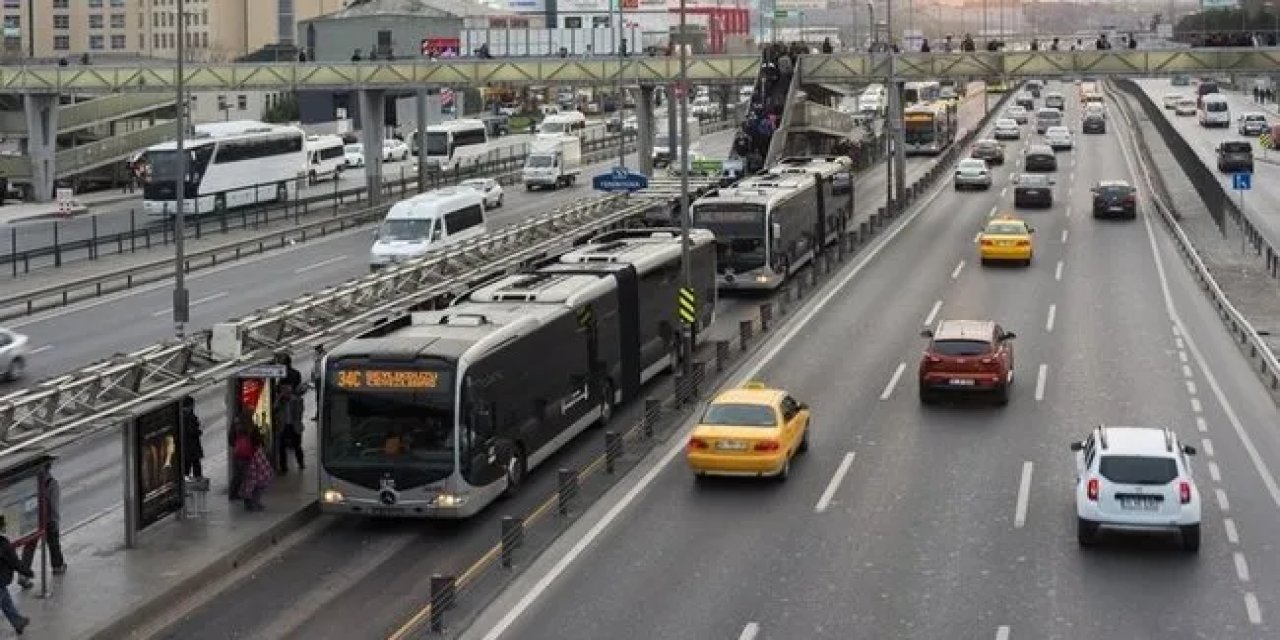 İBB duyurdu: Metrobüs hattında iki durak geçici olarak kapatıldı