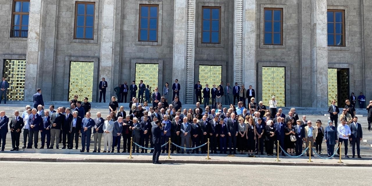 Yaşamını yitiren eski Dışişleri Bakanı Yakış için Meclis'te tören