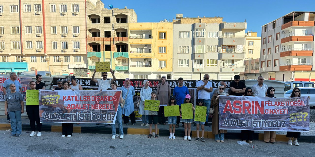 Depremde yakınlarını kaybedenler adalet nöbetinde: Kader değil cinayet