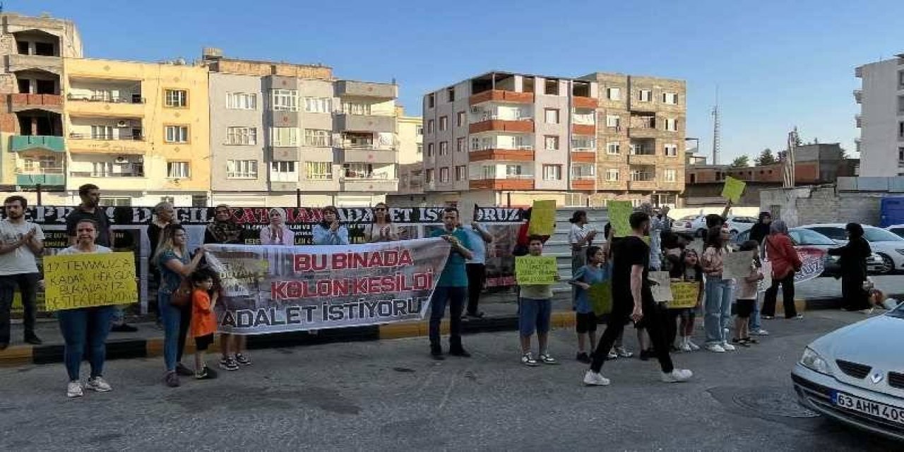 Depremde 51 kişiye mezar olan Furkan Apartmanı önünde adalet nöbeti