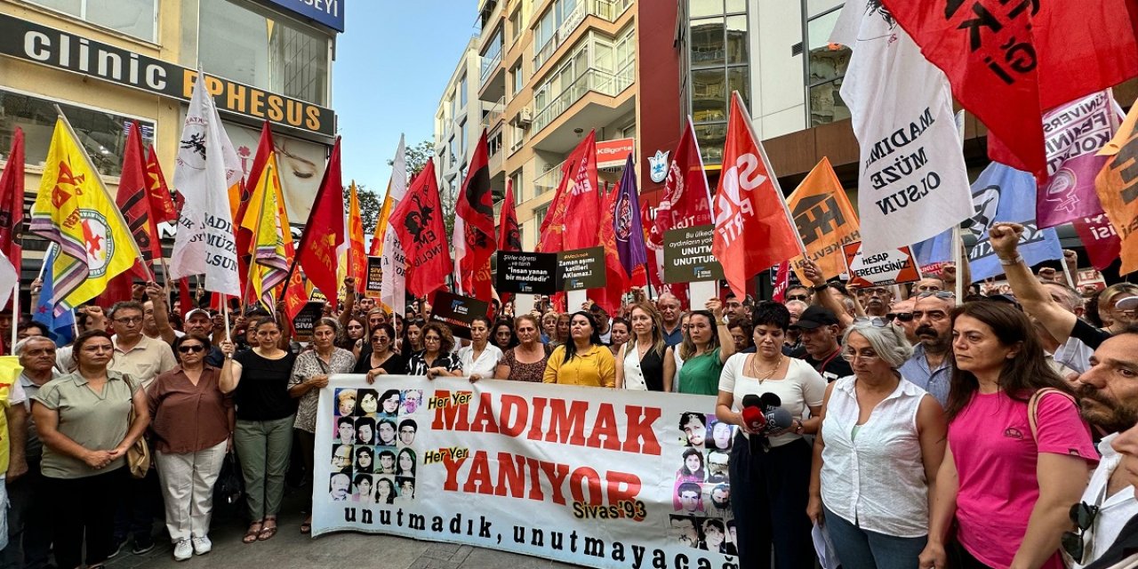 Sivas Katliamı'nda yaşamını yitirenler İzmir'de anıldı