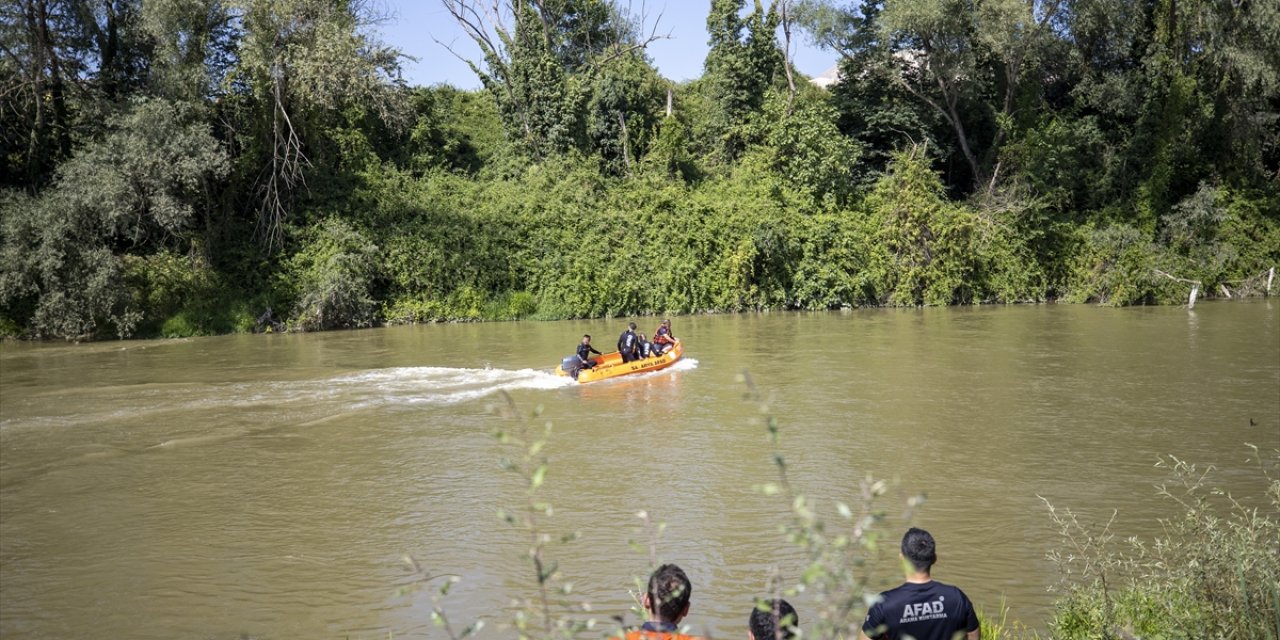 Serinlemek için nehre giren çocuk boğuldu