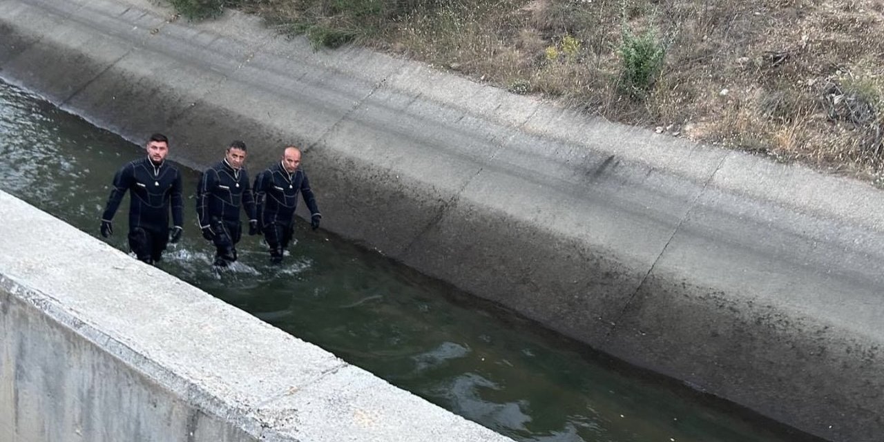 96 yaşındaki adam tekerlekli sandalyesiyle düştüğü kanalda kayboldu