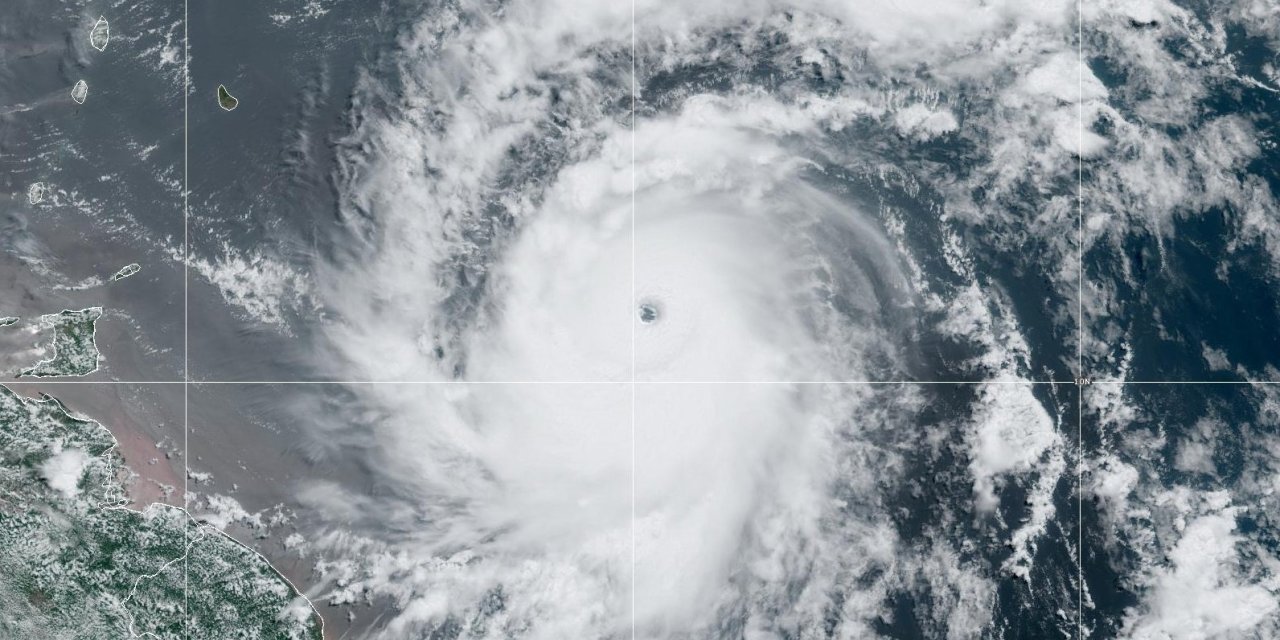 17 kişinin ölümüne sebep olmuştu: Beryl Kasırgası'nın uydu görüntüleri
